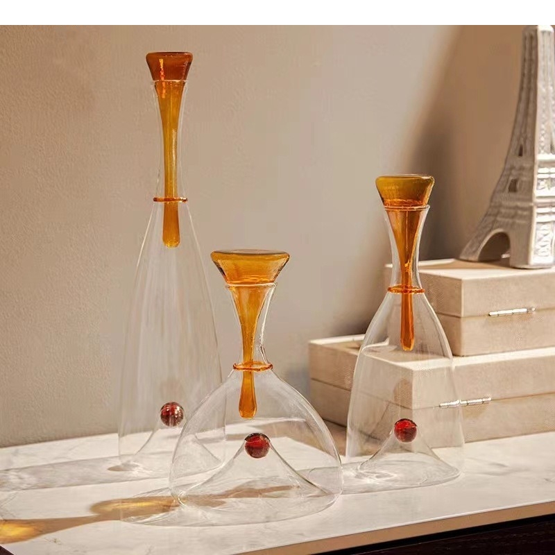 심플하고 투명한 유리 디캔터 레스토랑 와인 캐비닛 장식 - Art Craft Restaurant 리뷰 및 가격